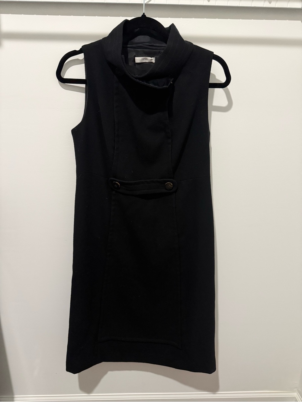 Badgley Mischka Sleeveless Black Shift Dress with High Neck